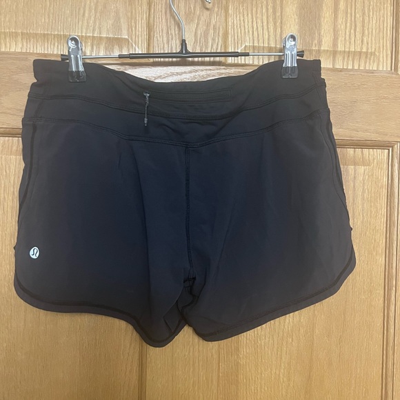 Black low rise lululemon shorts size 6 - Picture 2 of 3